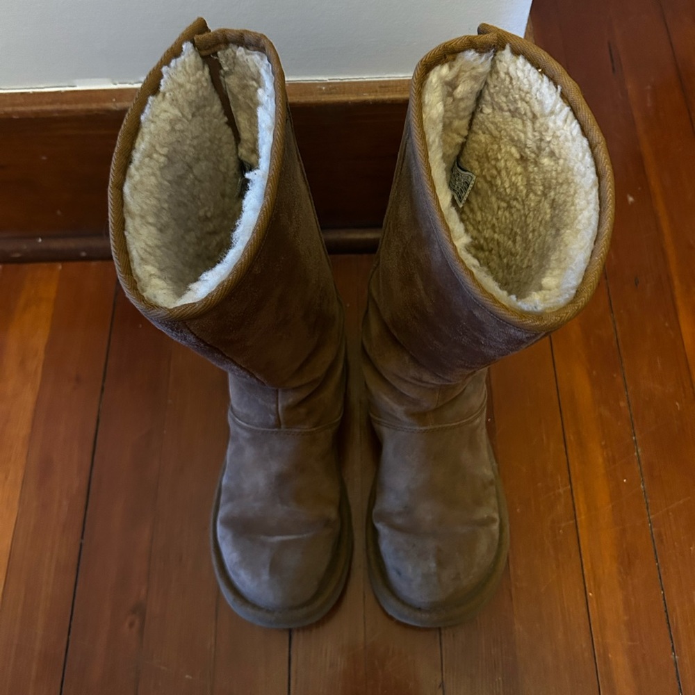 UGG Brown Winter Boots - Picture 3 of 4